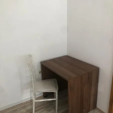 Apartmán House For 15 In Free Parking Area *