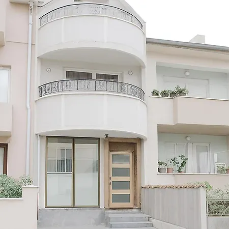 House For 15 In Free Parking Area Apartmán *