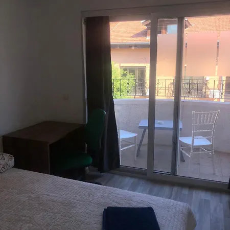 Apartmán House For 15 In Free Parking Area *