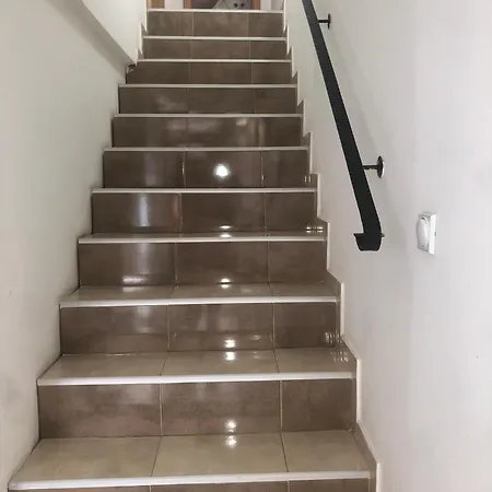 House For 15 In Free Parking Area