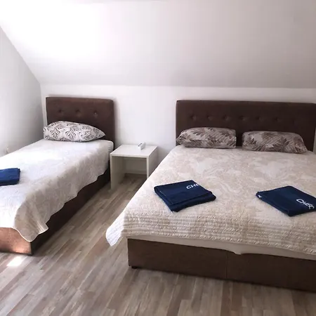 Apartmán House For 15 In Free Parking Area *