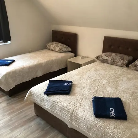 House For 15 In Free Parking Area Apartmán Skopje