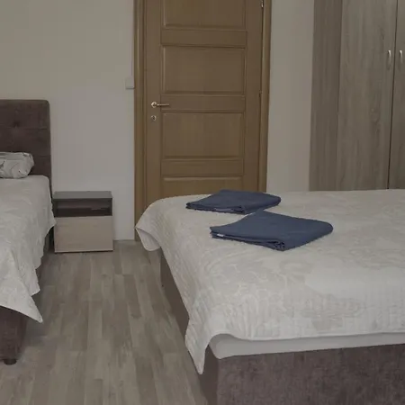 Apartmán House For 15 In Free Parking Area