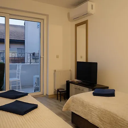 House For 15 In Free Parking Area Skopje