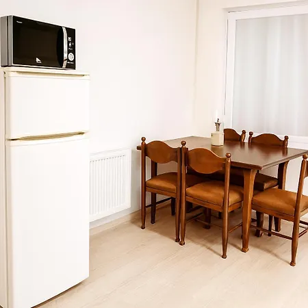 House For 15 In Free Parking Area