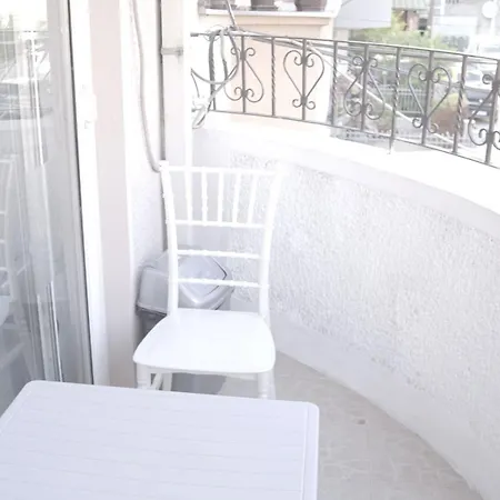 House For 15 In Free Parking Area Apartmán *