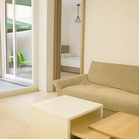 House For 15 In Free Parking Area Skopje