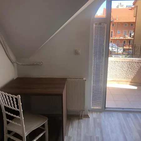 House For 15 In Free Parking Area Apartmán