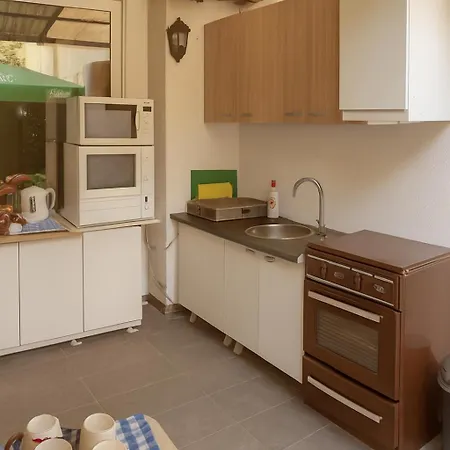 House For 15 In Free Parking Area * Skopje