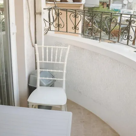 House For 15 In Free Parking Area Skopje