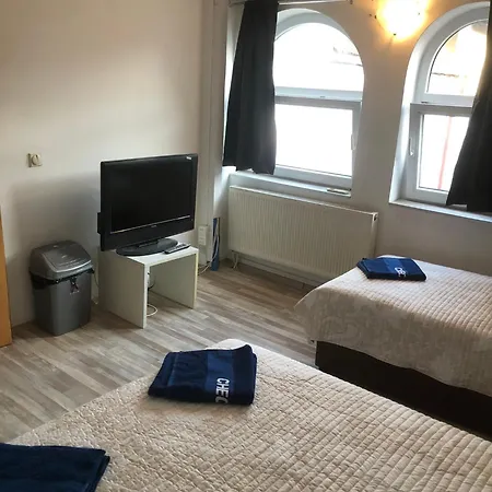 House For 15 In Free Parking Area